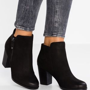 Aldo nubuck naedia boots black and gold zipper